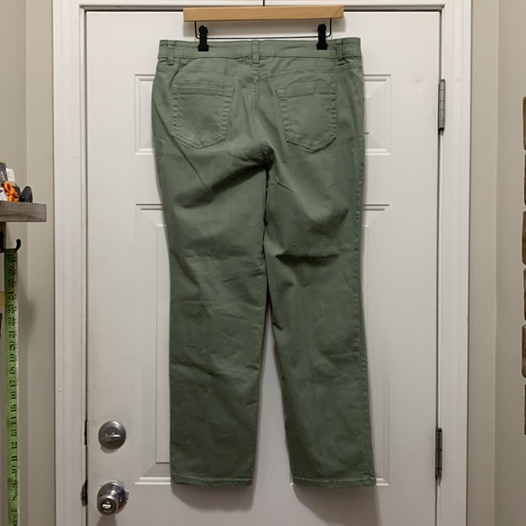 3/$15 Croft & Barrow cotton size 14 short straight leg pants - Picture 2 of 5
